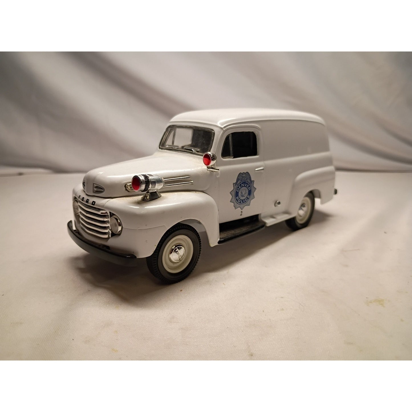 Liberty Classics 1:25 1948 Ford Panel Denver police Truck w/ badge