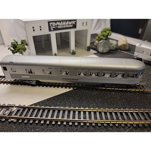 Life-Like HO Scale Santa Fe Vista Club Illuminated Passenger Car