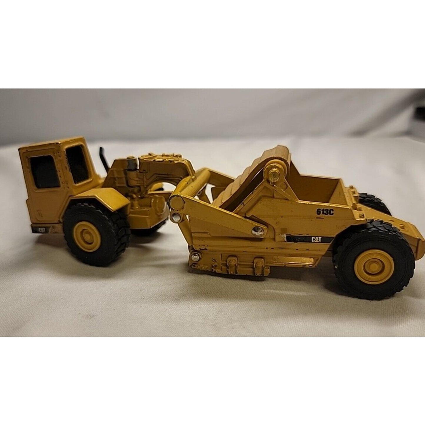 ERTL DIE CAST Caterpillar 613C Wheel Tractor Elevating Scraper