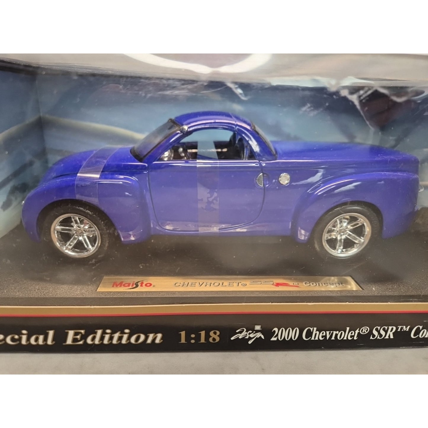 Maisto Special Edition 2000 Chevy SSR Concept Car Diecast Blue 1:18 31612