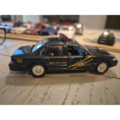 Road Champs 1:43 Scale Police Cars Ford Crown Victoria North Pole Police