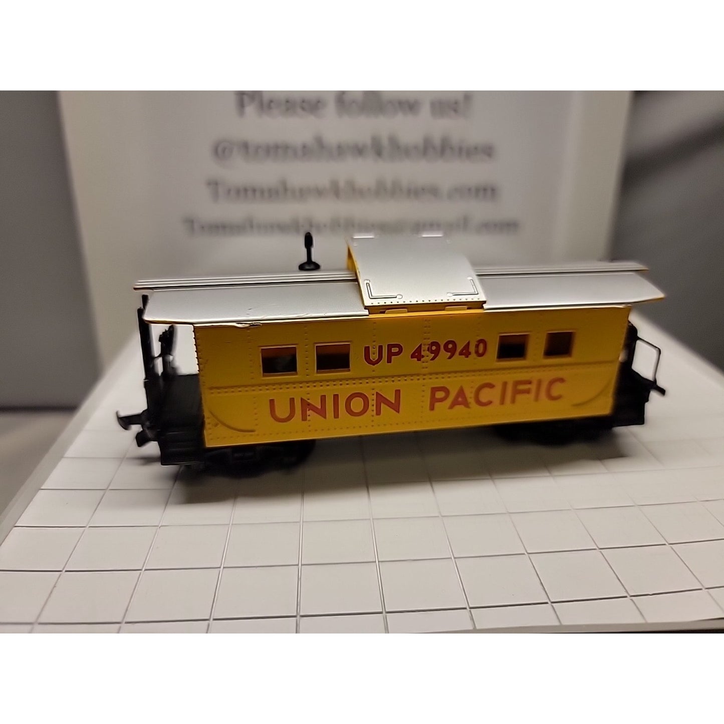 HO scale yellow Union Pacific #49940 Caboose