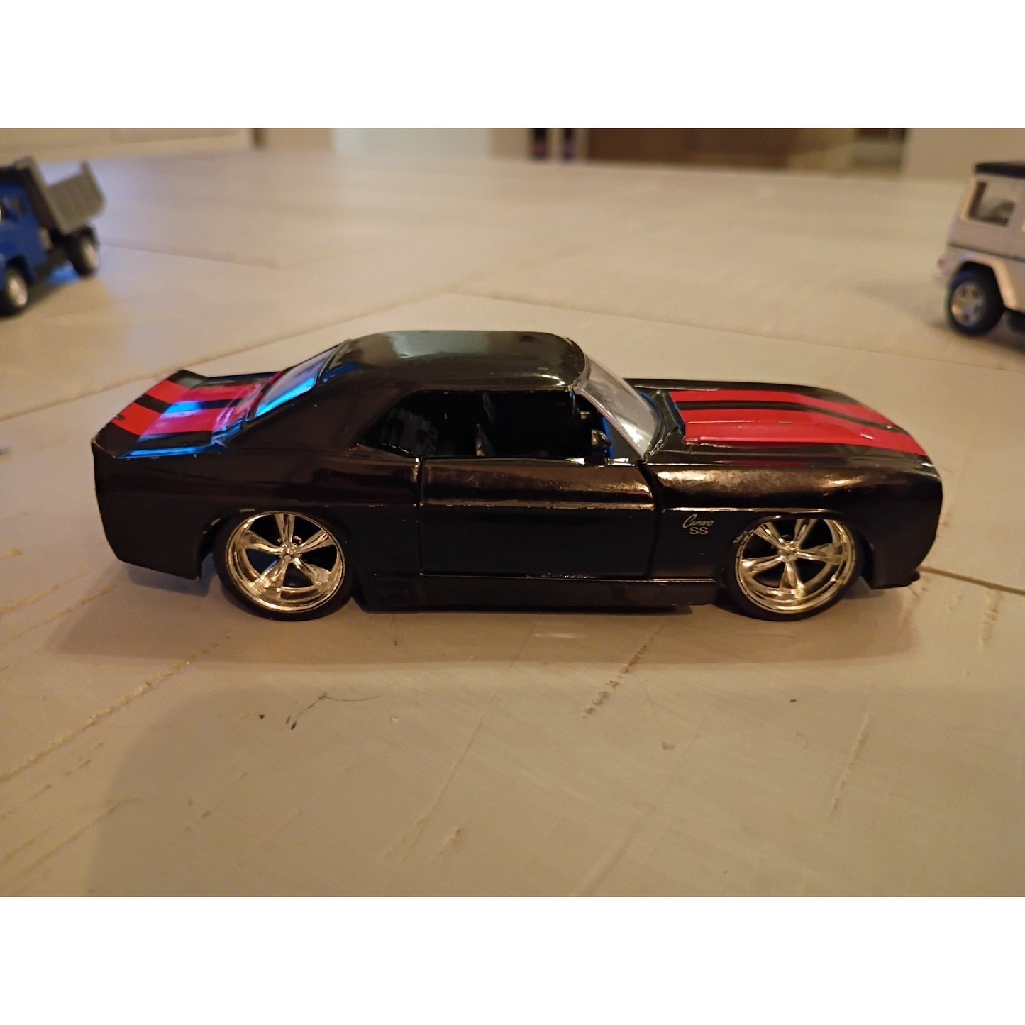 1969 CAMARO SS BLACK & RED STRIPES JADA 1:32 Diecast