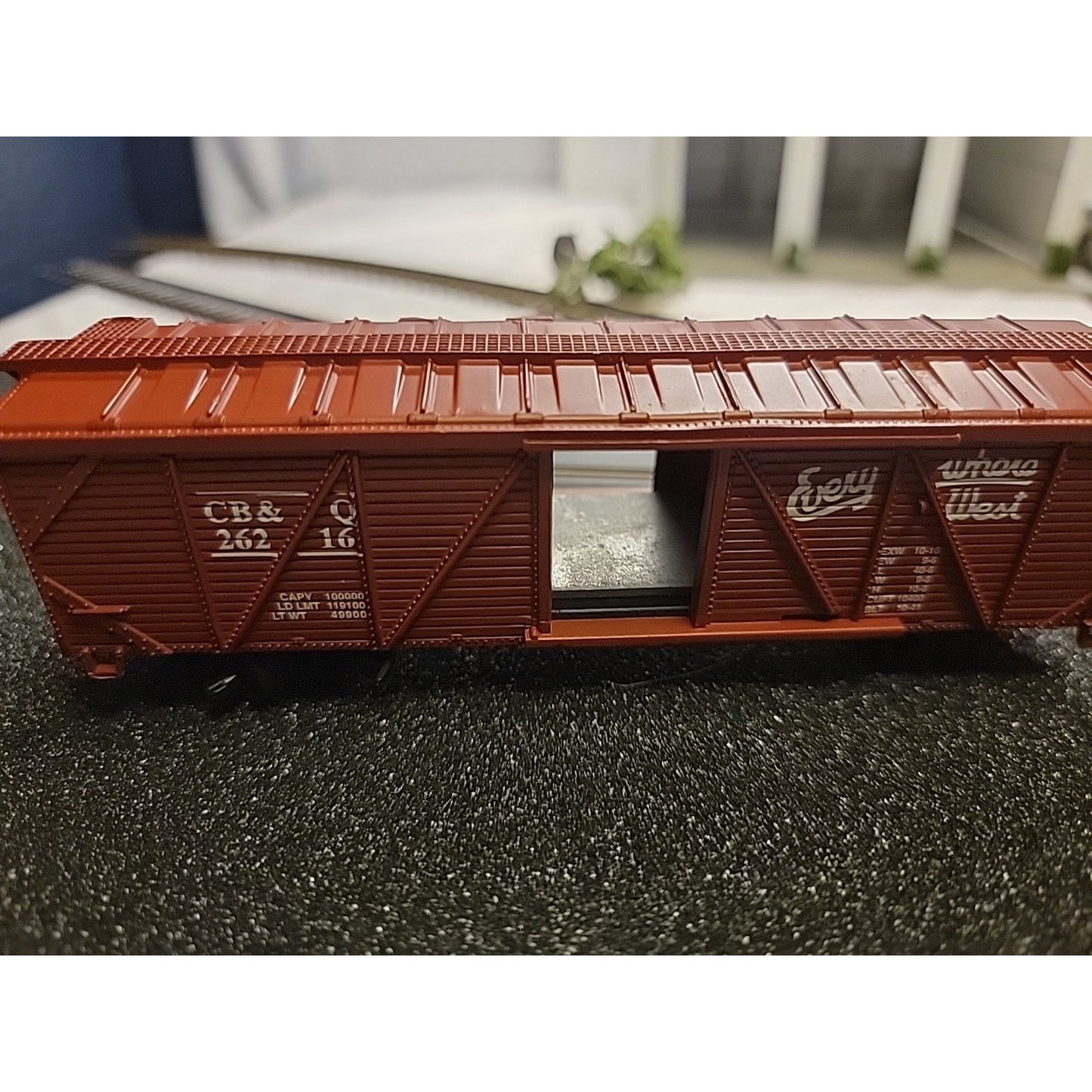 ho scale box cars lot (4) Used Missing Slide Door