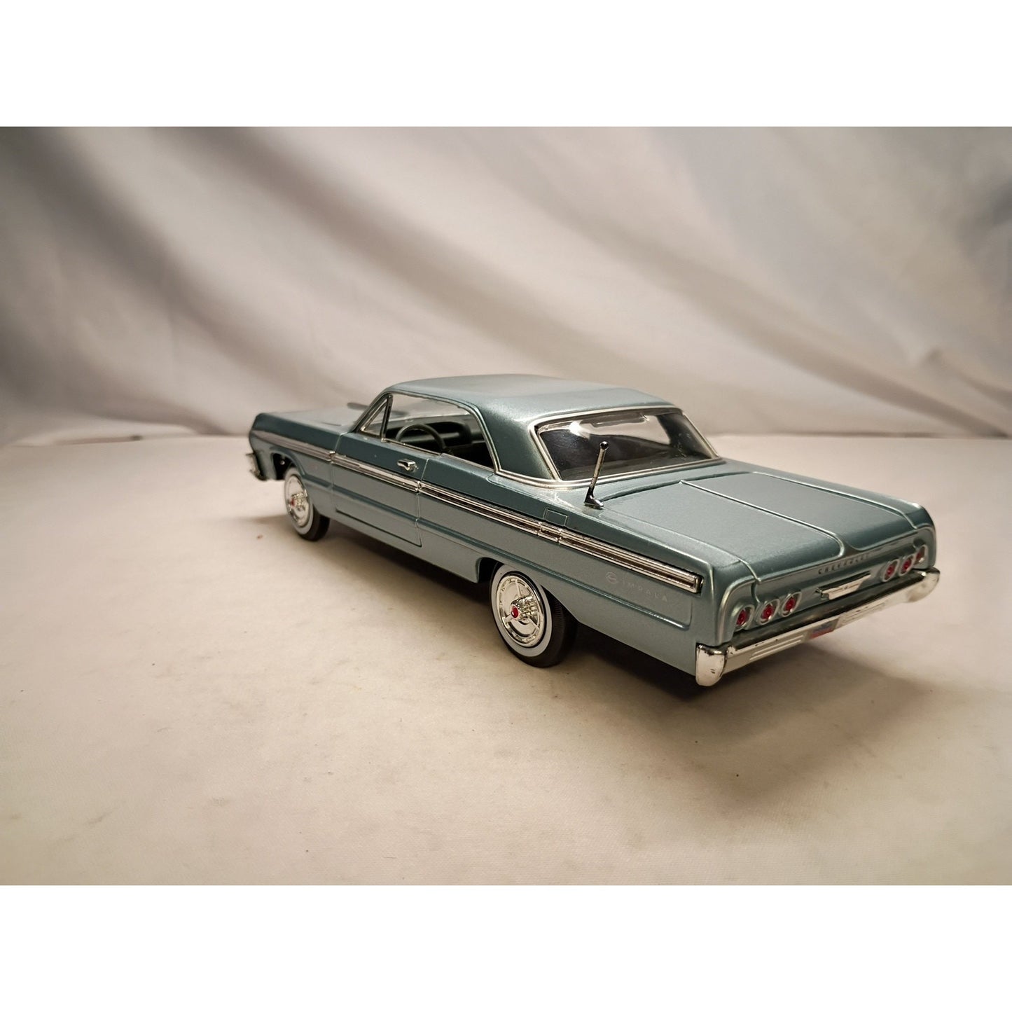 1964 Chevrolet Impala - Blue Diecast 1:24 Scale Model Car