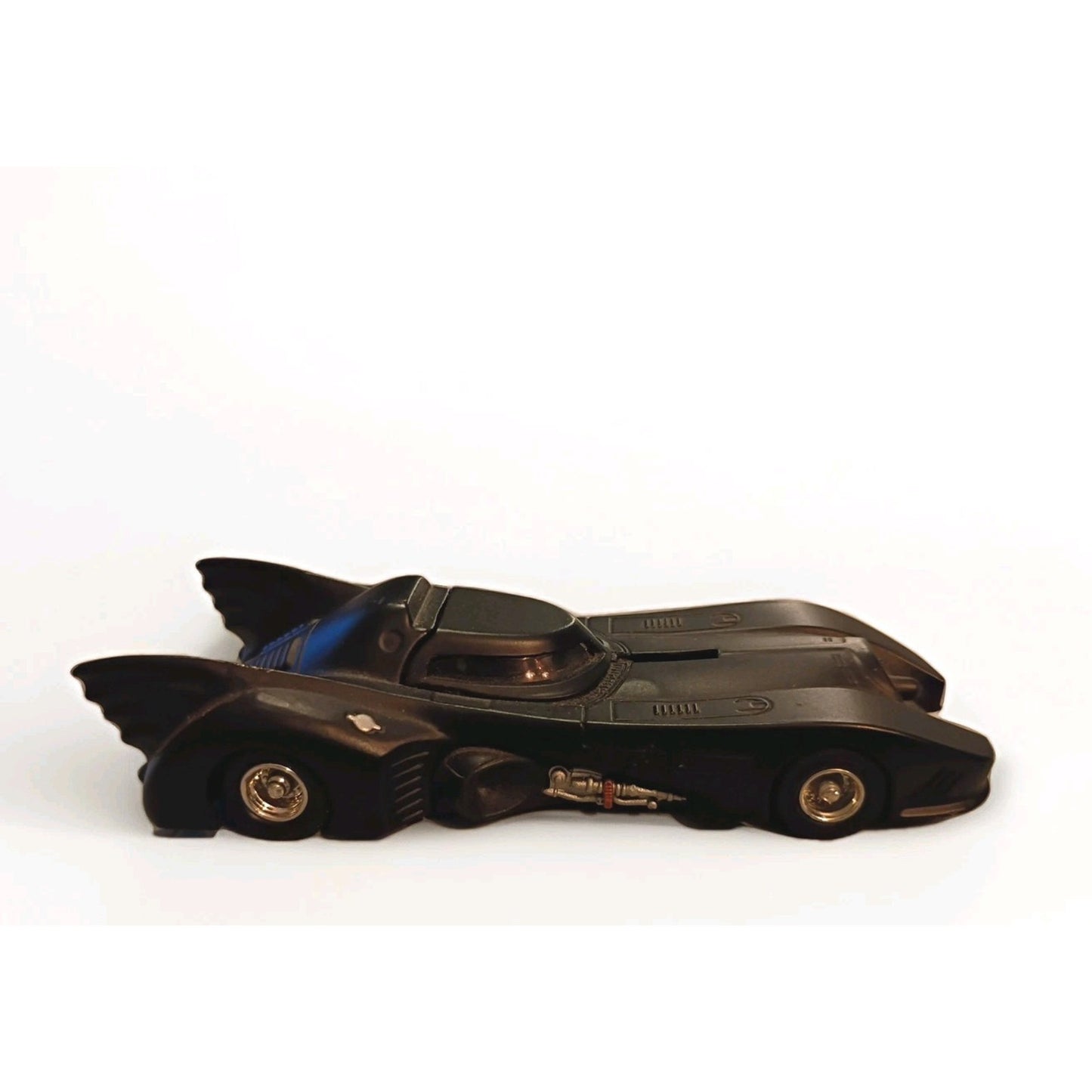 DC Comics -Batman , 2 batmobiles And A Metal Figurine