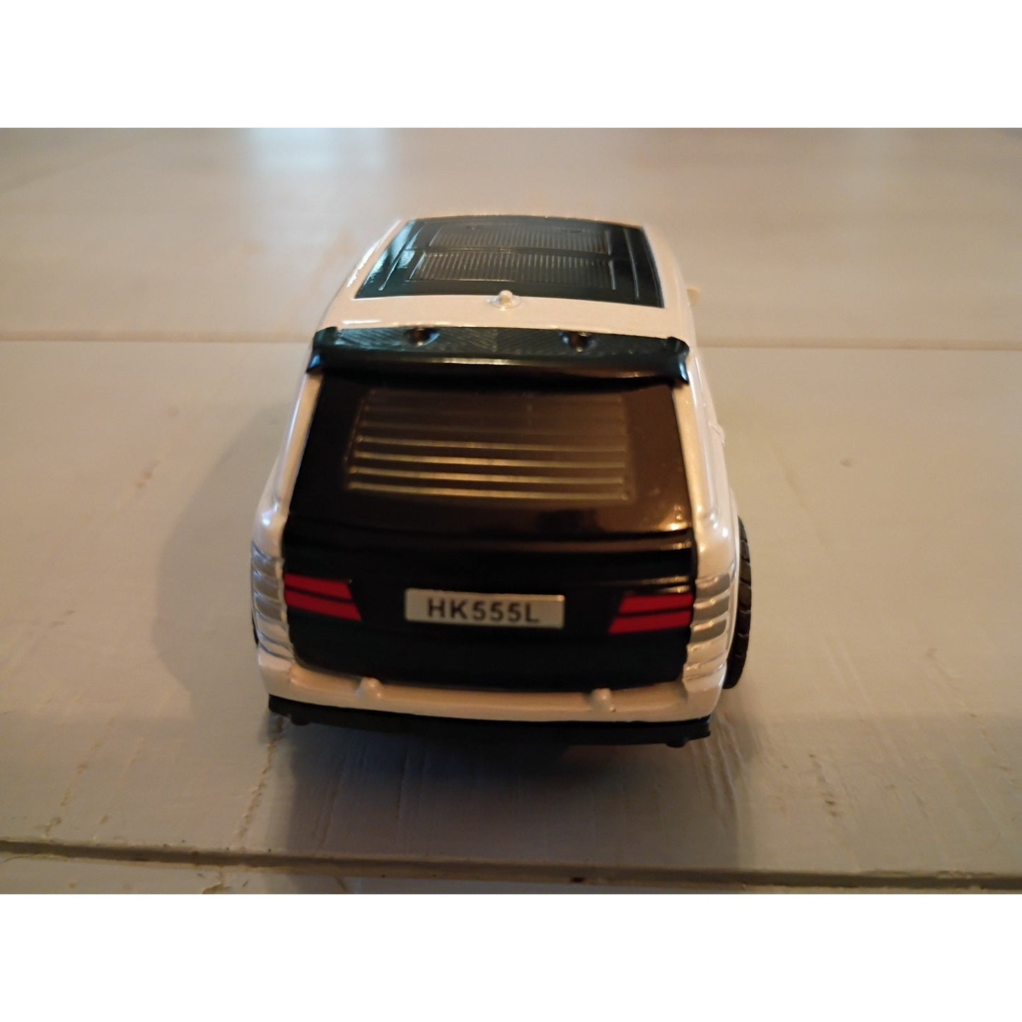 2022 Range Rover SuV - 1:32 White