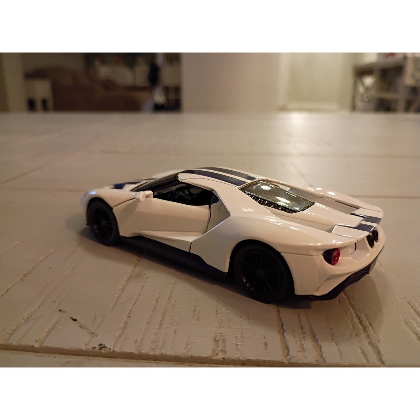 Kinsmart 2017 Ford GT 1:38 Diecast