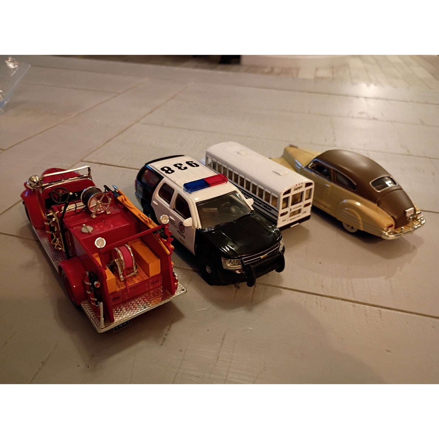 Tomahawk Diecast Starter 4 Pack Various Vehicles Police, Fire, Sheriff, Fleetlne