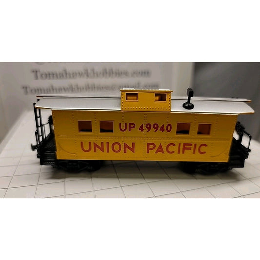 HO scale yellow Union Pacific #49940 Caboose