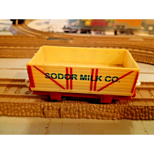 Vintage Ertl Thomas The Tank Engine Track Master Sodor Milk Co Vanilla Color