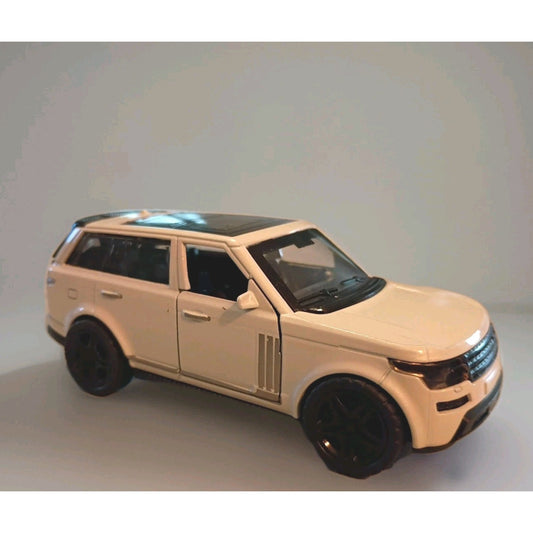 2022 Range Rover SuV - 1:32 White