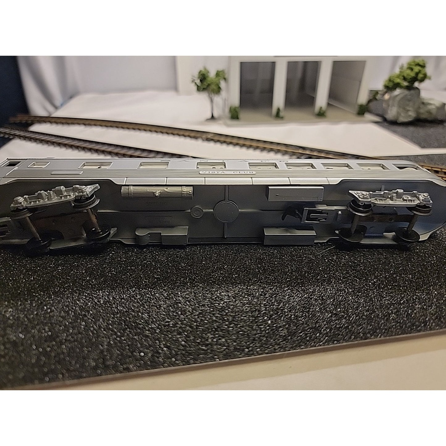 Life-Like HO Scale Santa Fe Vista Club Illuminated Passenger Car