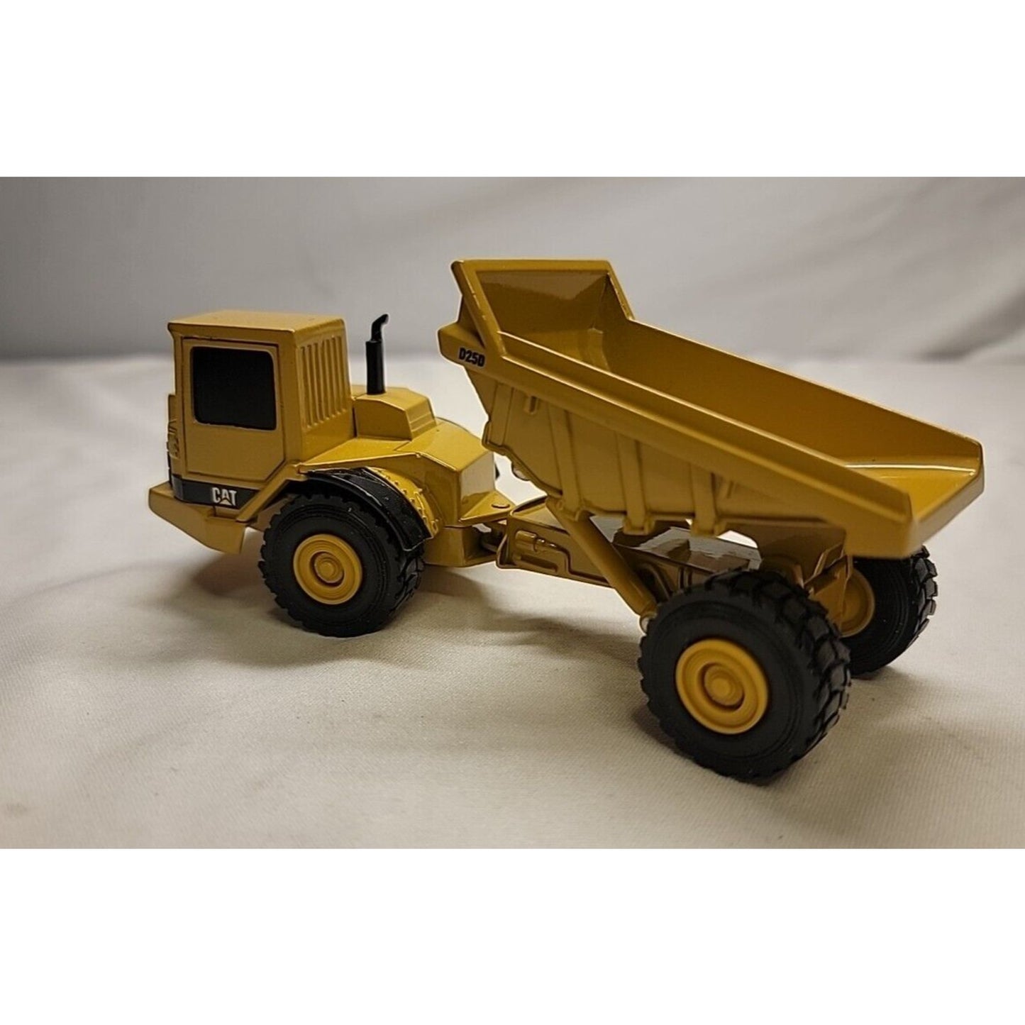 ERTL Diecast Norscot Caterpillar D25D Articulated Dump Truck 1:64